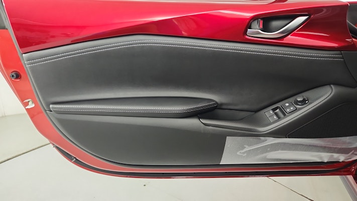 2025 Mazda MX-5 Miata Miata RF Grand Touring photo 9